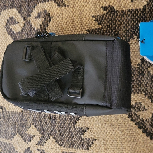 Brand new and beautiful - Picture 3 of 10